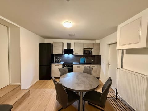Kitchen or kitchenette, Dining area, oven, stove