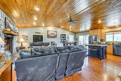 Lakefront Cabin Retreat with Dock in Robbinsville! Cabin in Cheoah