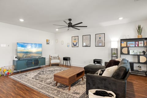 TV and multimedia, Living room, Seating area