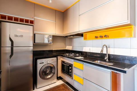 Kitchen or kitchenette, oven, pet friendly, stove, toaster, washing machine, dryer