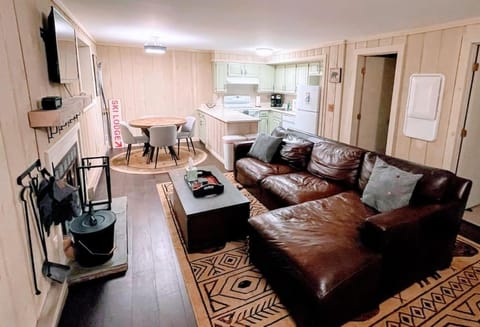 6BD 3BA - Mount Snow VT - Ski-Back Trail - Shuttle Villa in Dover