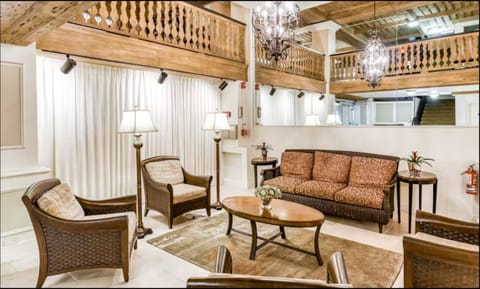 Beachside Palm Beach Condo | Pool & Walk to Sea Apartment in Palm Beach