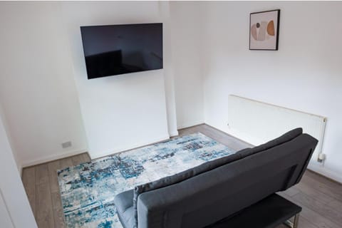 House-Sleeps6-Parking-Garden-Familly&Contractors House in Walsall