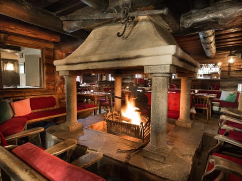 Restaurant/places to eat, Seating area, flat iron