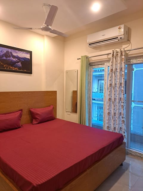 Bed, Photo of the whole room, Bedroom, air conditioner