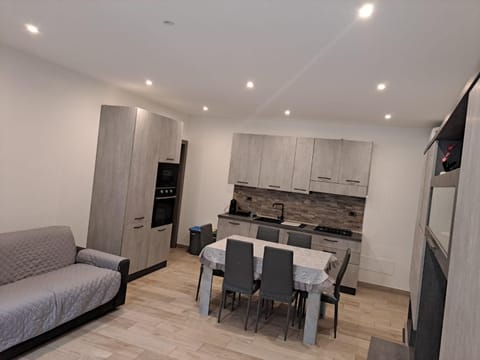 TV and multimedia, Kitchen or kitchenette, Living room, Dining area, minibar, oven, stove