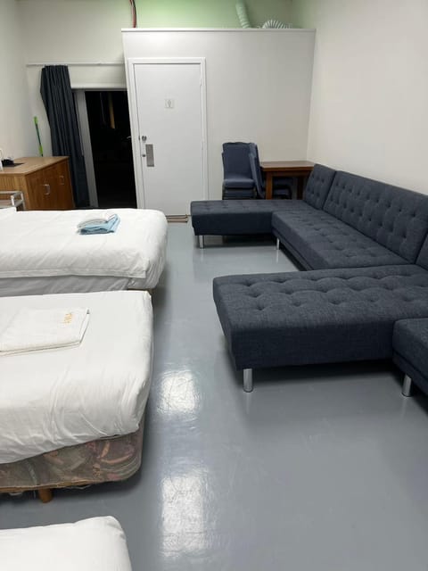 2 Double Beds, 1 Single Bed, 2 Double Sofa Beds in 1 Room, Serviced Suite 6 Apartment in Auckland