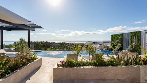 Property building, Balcony/Terrace, Swimming pool
