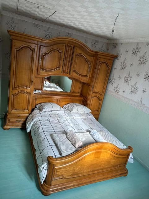 4 chambres privées dans un pavillon chaleureux Vacation rental in Aubervilliers