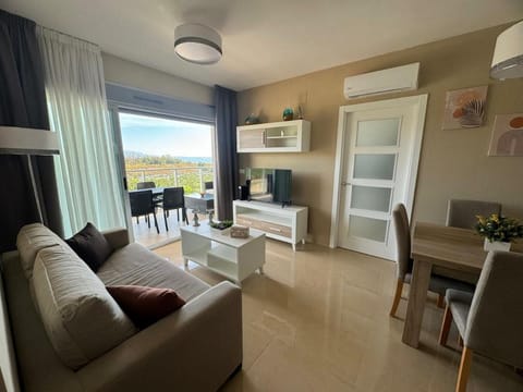 Living room, Seating area, Dining area, air conditioner
