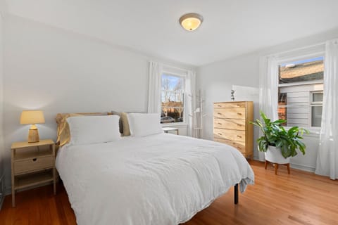 3BR 2BA Ballard Blue, Seattle House in Ballard