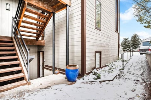 Beautifully Remodeled Condo In Perfect Location House in Avon