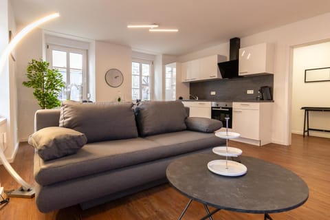 TV and multimedia, Coffee/tea facilities, Kitchen or kitchenette, Living room, Seating area, Dining area, minibar, pet friendly, stove