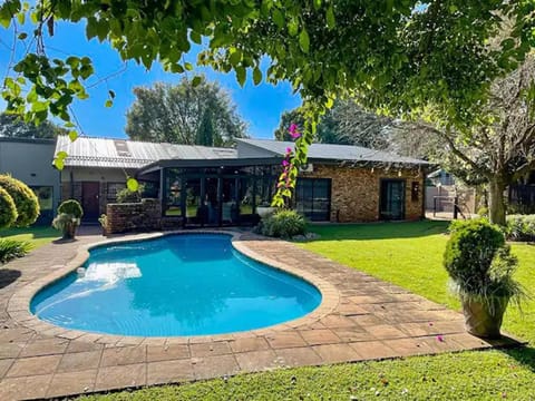 Garden, Swimming pool