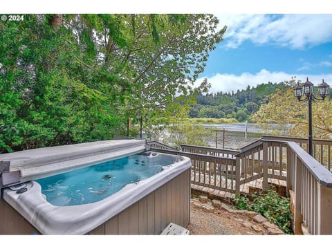Hot Tub, Lake view