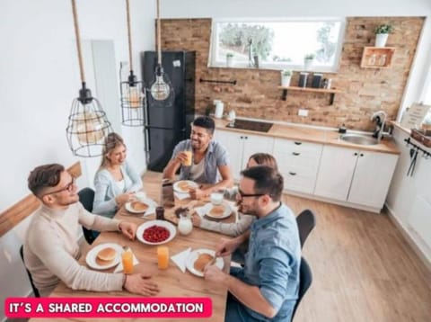 People, Kitchen or kitchenette, Dining area, Food, group of guests