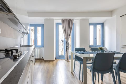 Kitchen or kitchenette, Dining area, stove