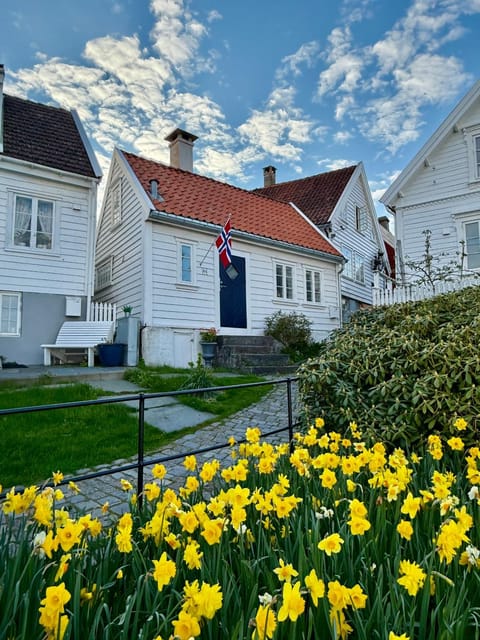 Property building, Street view