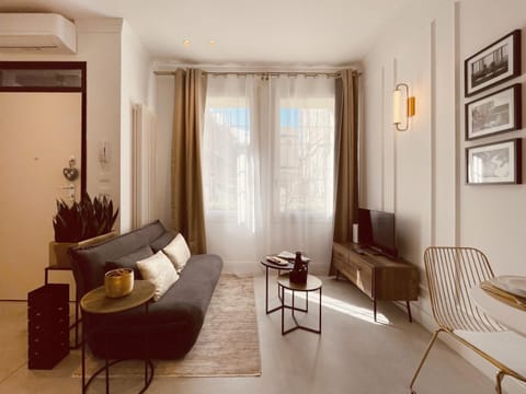 Living room, Seating area, air conditioner