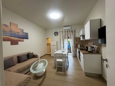 Kitchen or kitchenette, Living room
