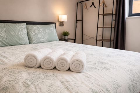 Bed, Photo of the whole room, towels