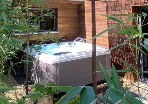Garden, Hot Tub, Garden view