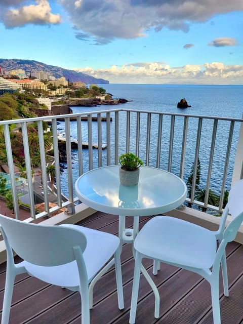 Day, Natural landscape, View (from property/room), Balcony/Terrace, Dining area, Mountain view, Sea view