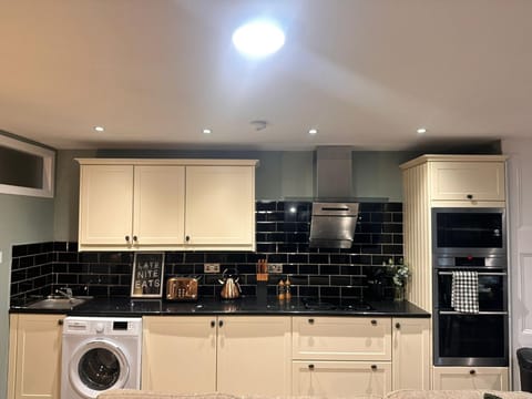 The Victorian City Mansion - Exclusive & Parking Apartment in Belfast