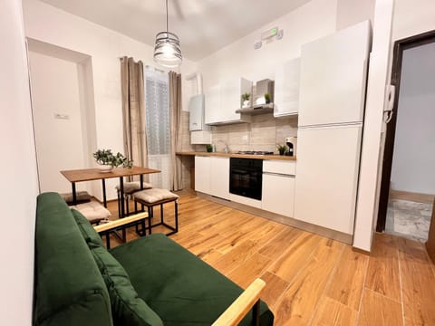 Kitchen or kitchenette, Living room, Seating area, Dining area, stove