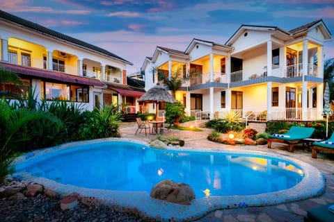 Swimming pool