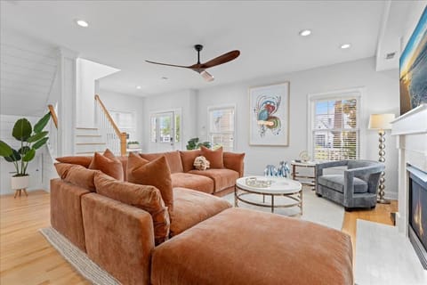 TV and multimedia, Living room, Seating area, fireplace
