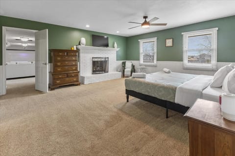 Tranquil Escape on 1 Acre Near Eagle Creek House in Indiana