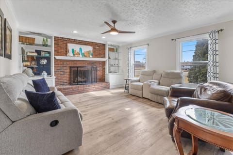 Tranquil Escape on 1 Acre Near Eagle Creek House in Indiana