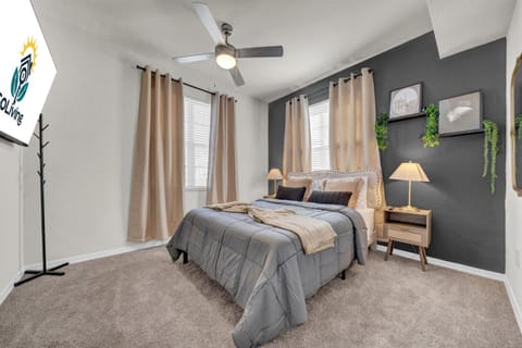 Modern 2BR2BA Pool Gym Near Airport #8 Apartment in Westchase