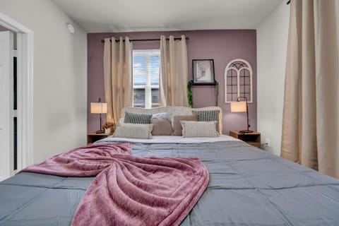 Modern 2BR2BA Pool Gym Near Airport #8 Apartment in Westchase