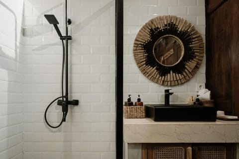 Tropical Traditional Indonesian Wooden Cottage - Beji Mas, Ubud Chalet in Sukawati