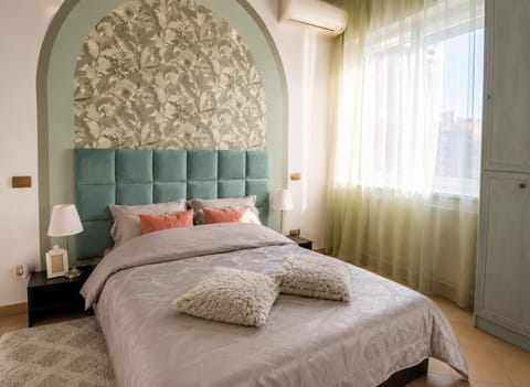 Bed, Seating area, Bedroom, internet, air conditioner
