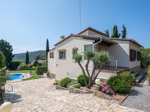 Property building, Garden, Garden view, Mountain view