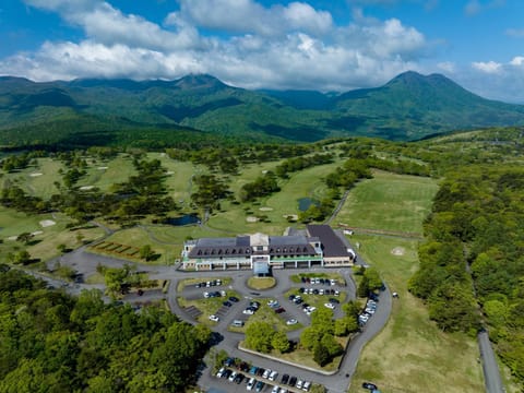 Property building, Golfcourse, Parking
