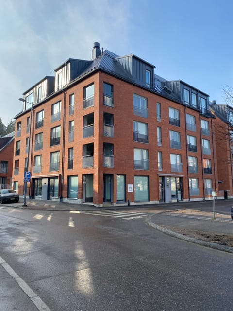 Property building, Day, Neighbourhood, Street view, Location