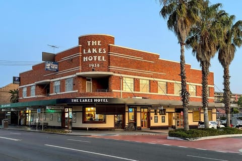 Property building, Day, Location