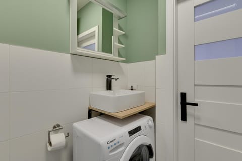 Bathroom, washing machine