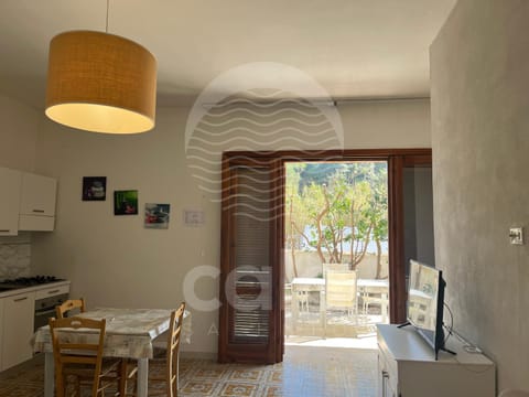 TV and multimedia, Kitchen or kitchenette, Living room, kitchen, air conditioner