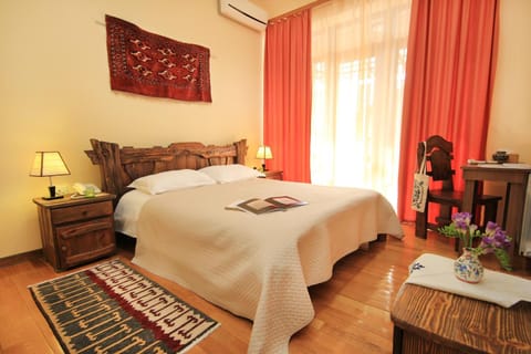 Bed, Photo of the whole room