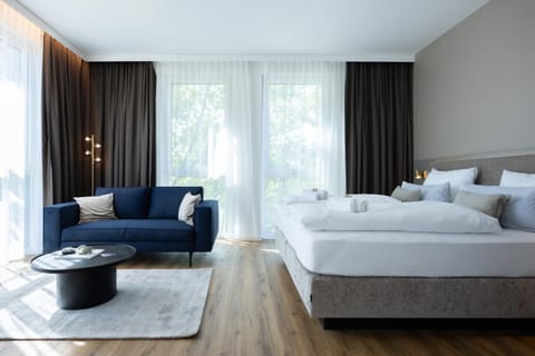 Bed, Photo of the whole room, Seating area, Bedroom