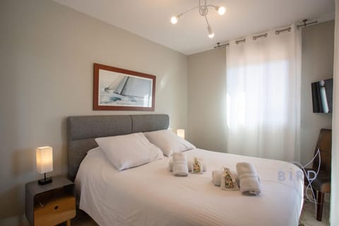 magnificent one-bedroom apartment with lake views near the sea and golf Apartment in Mandelieu-La Napoule