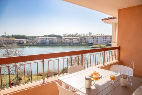 magnificent one-bedroom apartment with lake views near the sea and golf Apartment in Mandelieu-La Napoule