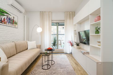 Communal lounge/ TV room, TV and multimedia, Living room, Seating area, Evening entertainment