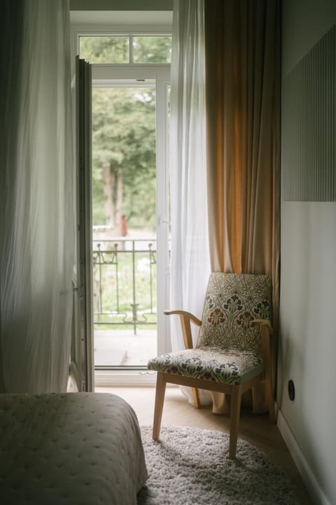 Bed, Balcony/Terrace, Photo of the whole room, Bedroom