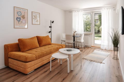 Garden, View (from property/room), Balcony/Terrace, Living room, Photo of the whole room, Seating area, Food, Garden view